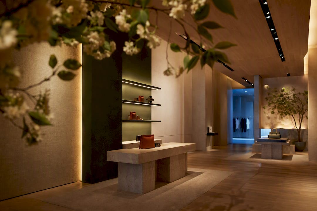 Exklusiver Showroom mit eleganter Begrünung